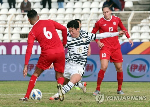 레바논전에서 슈팅하는 황의조[시돈=연합뉴스]